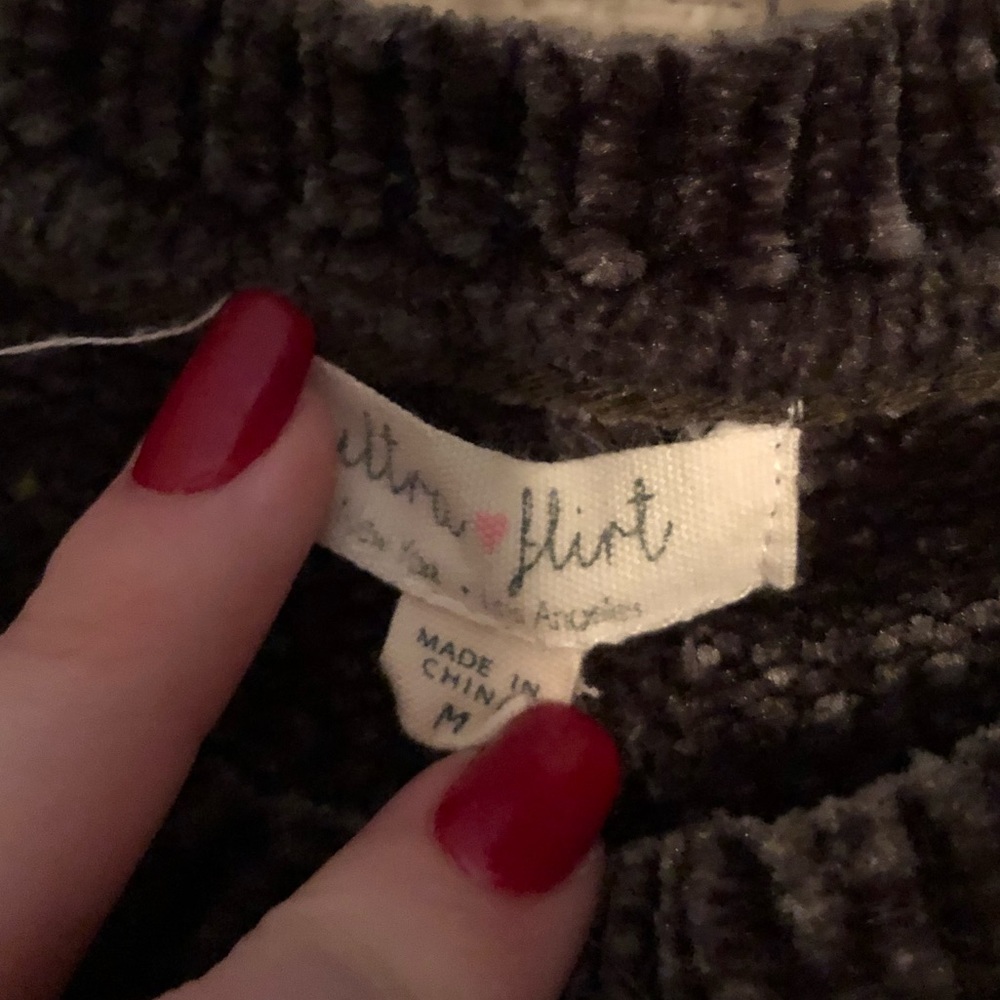 Cropped Sweater - Picture 2 of 3